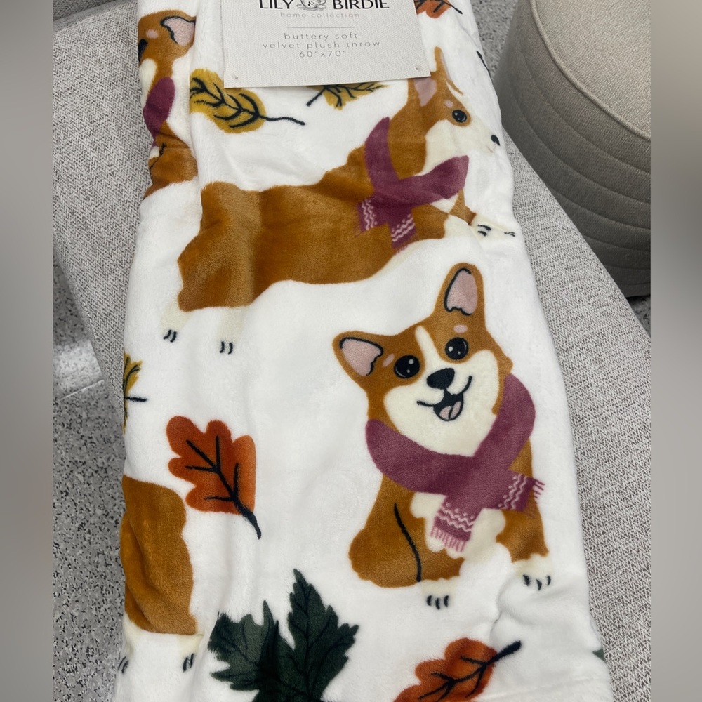 Fall Corgi Dogs with Pumpkins & Fall Leaves Plush Throw Blanket NWT 60”x70”